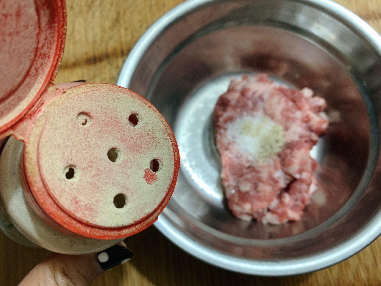 赤汁秋葵酿肉，每口都是鲜