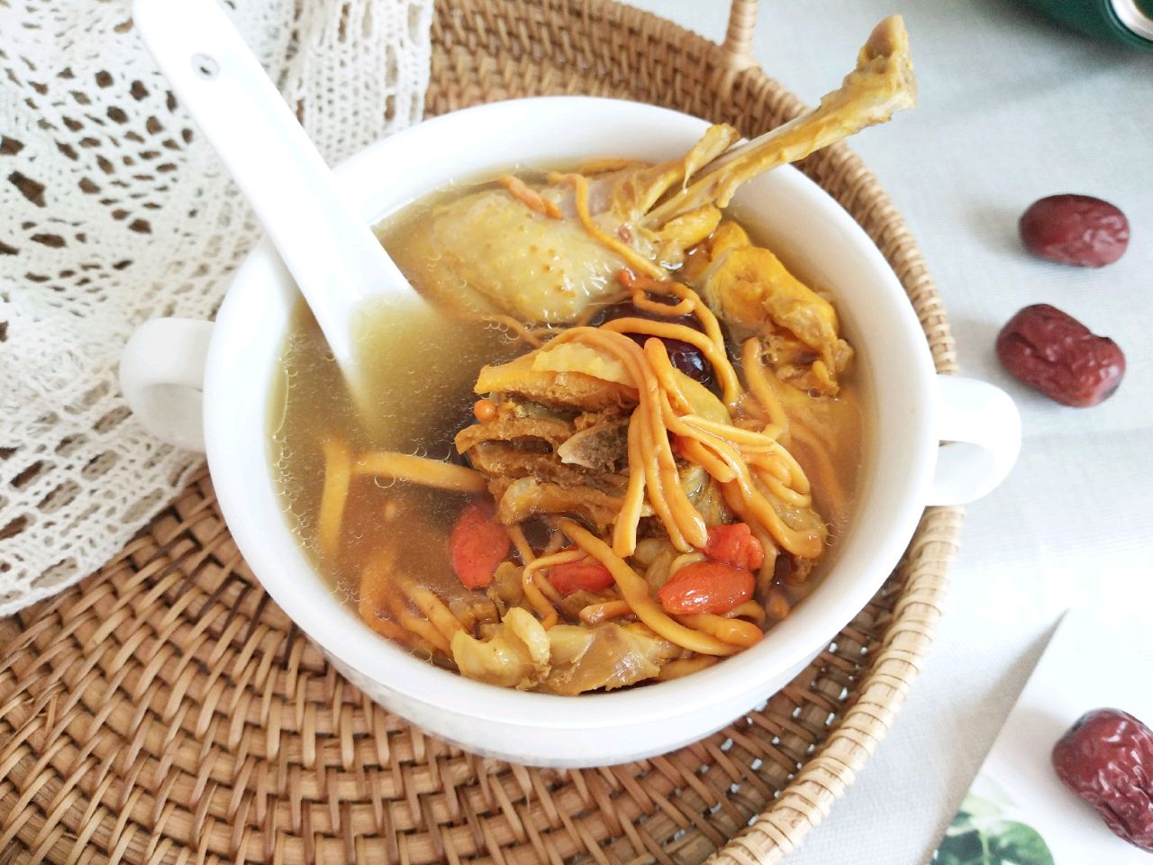 虫草花炖鸡汤