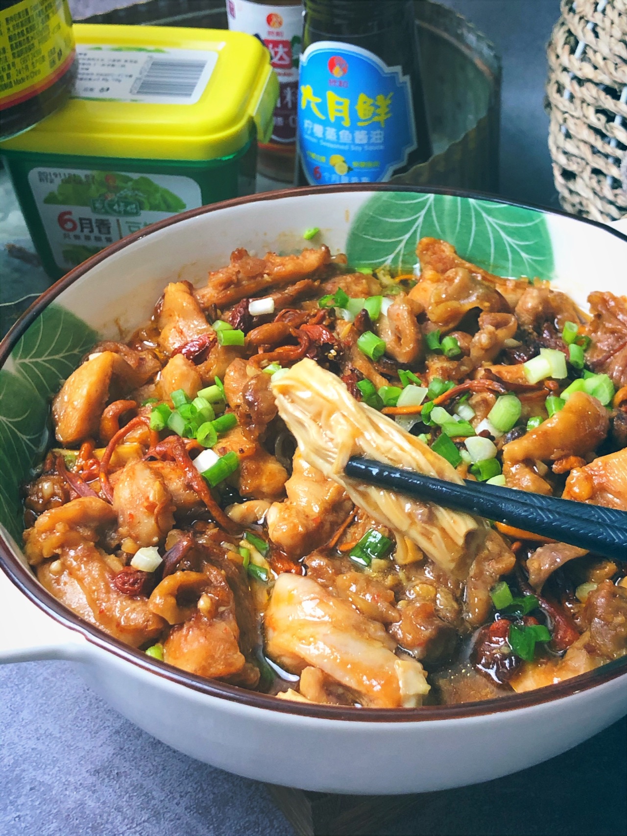 虫草花腐竹蒸鸡腿肉