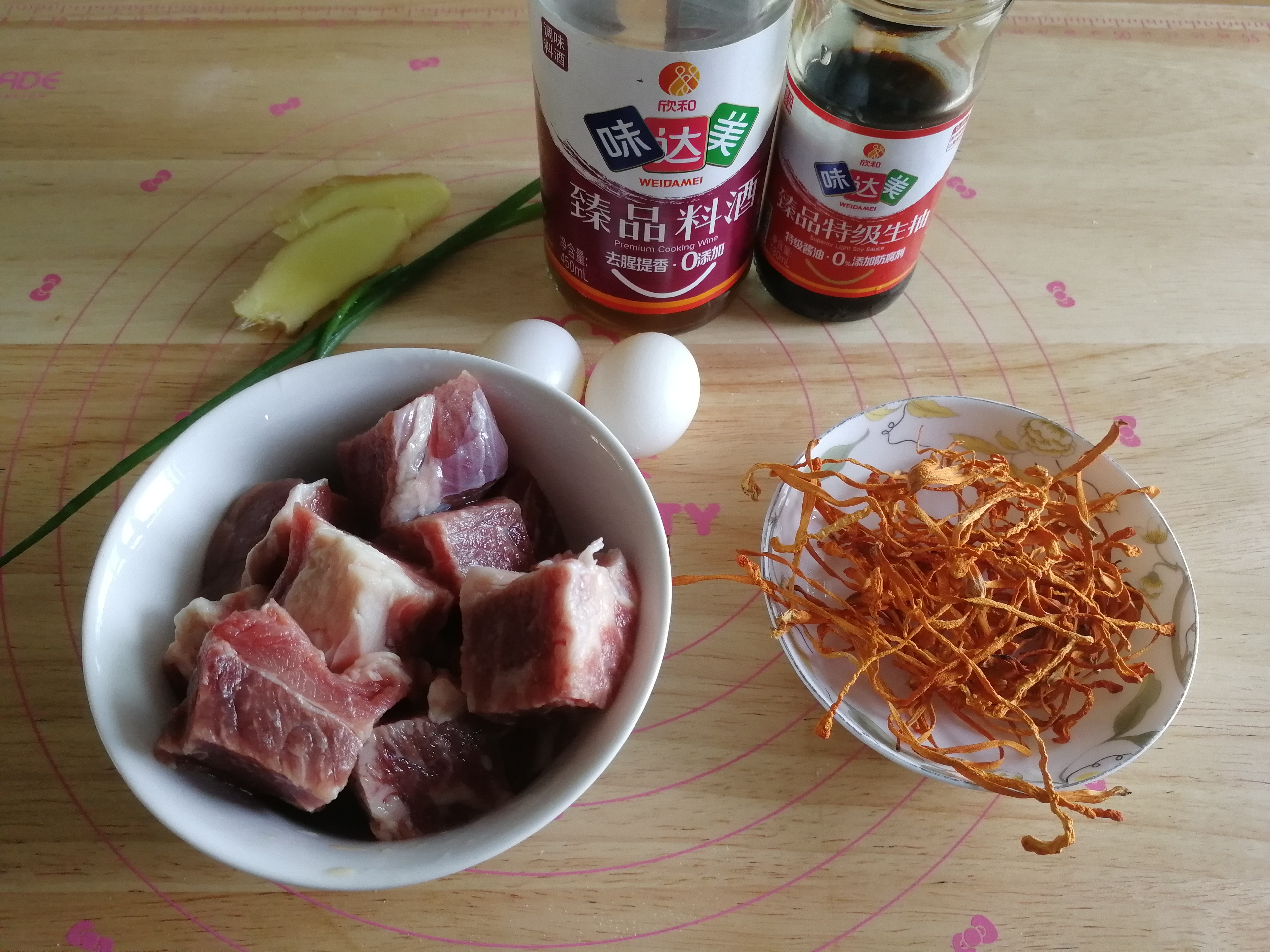 虫草花鸽子蛋牛肉汤