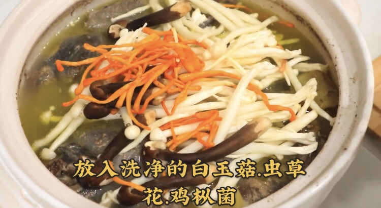 虫草花菌菇鸡汤