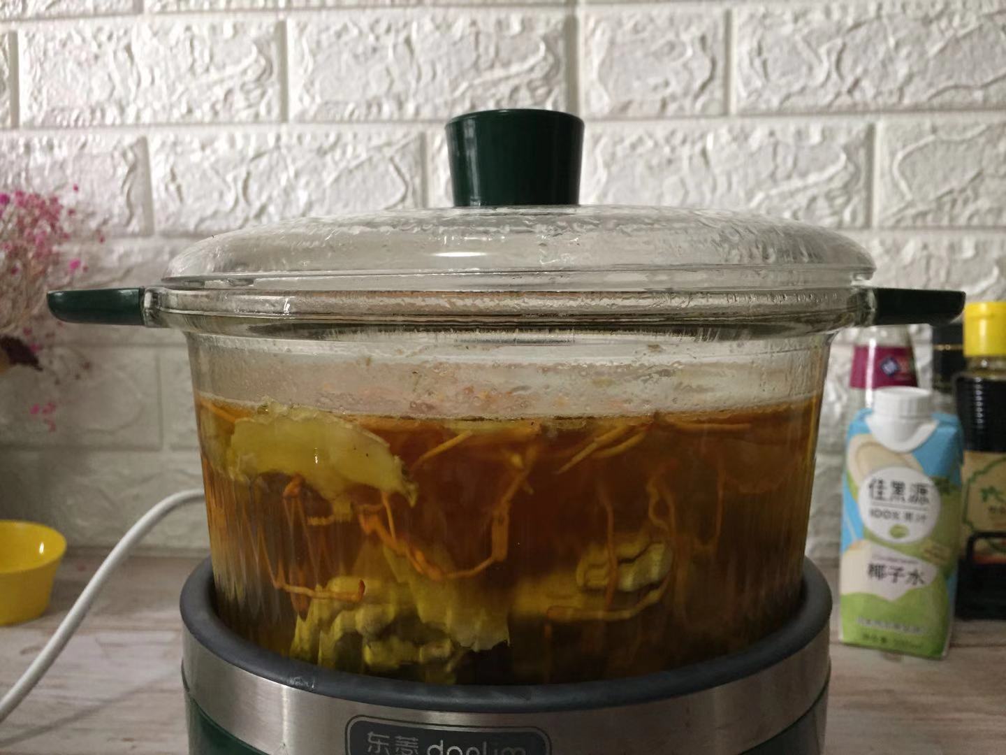 虫草花椰子鸡汤
