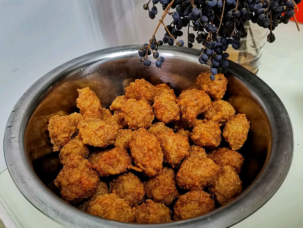 充满肉香的焦炸丸子
