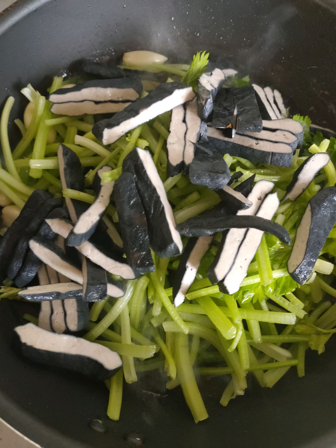臭干炒芹菜