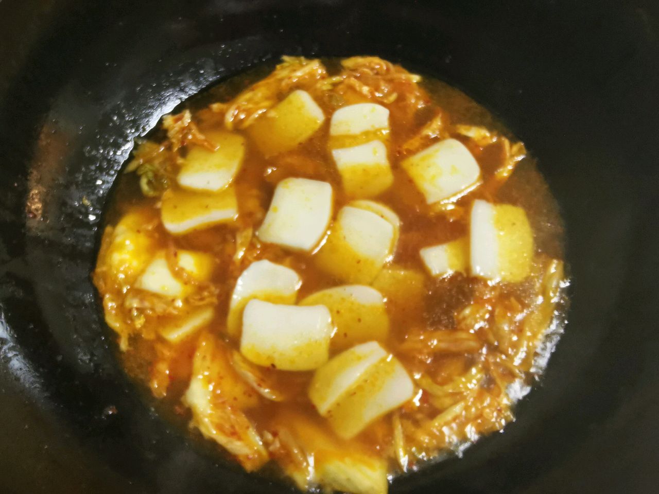 初冬的暖身泡菜肥牛锅