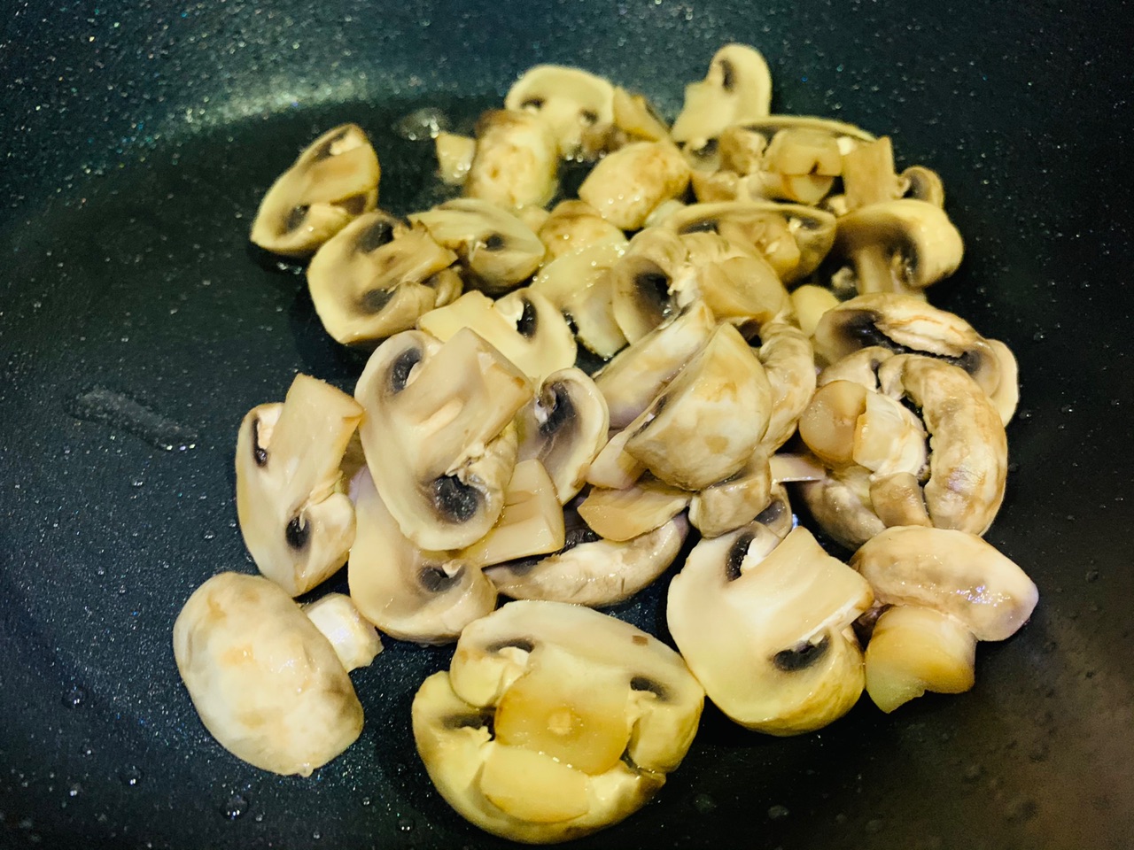 初冬的味道：鸡胸肉炒蘑菇