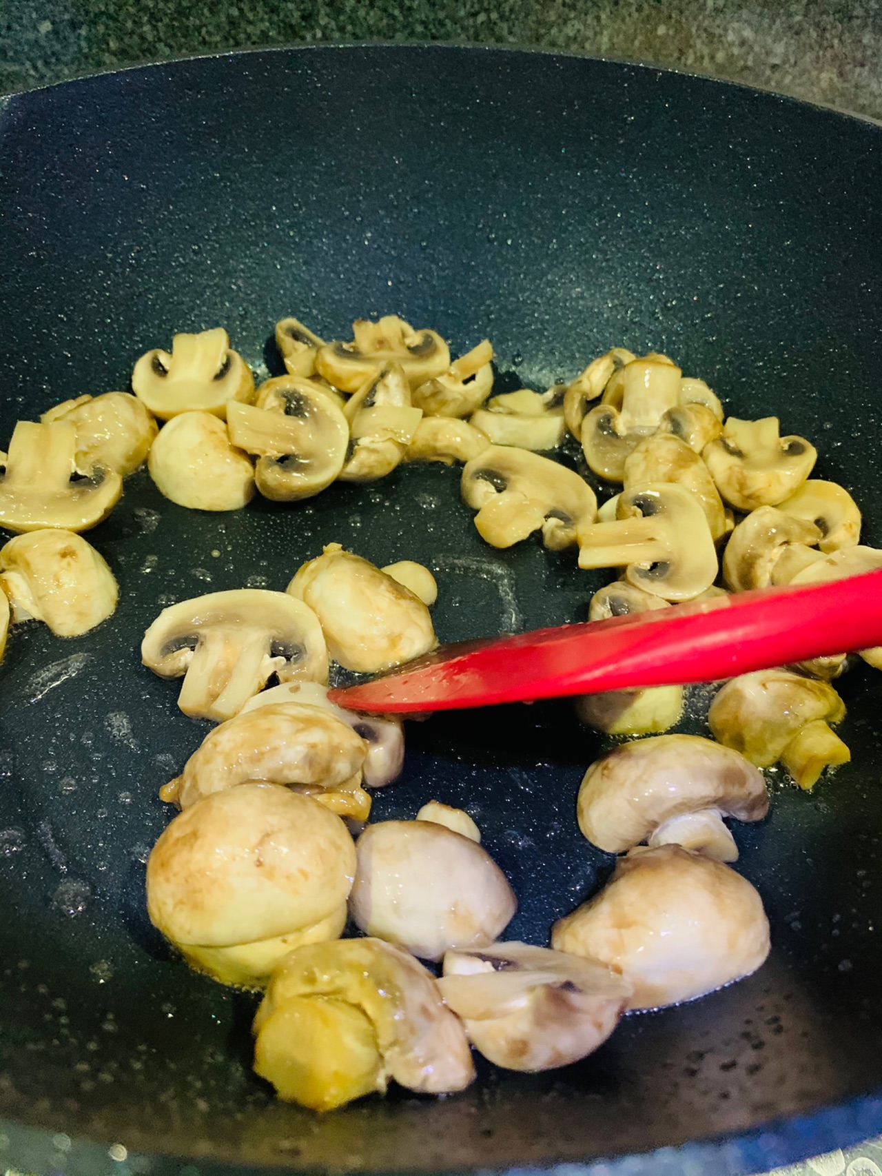 初冬的味道：鸡胸肉炒蘑菇