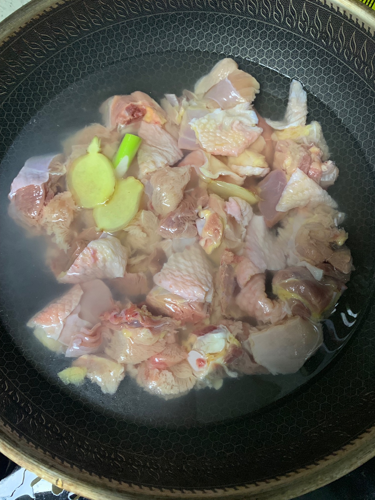 初冬味道：香菇板栗烧鸡