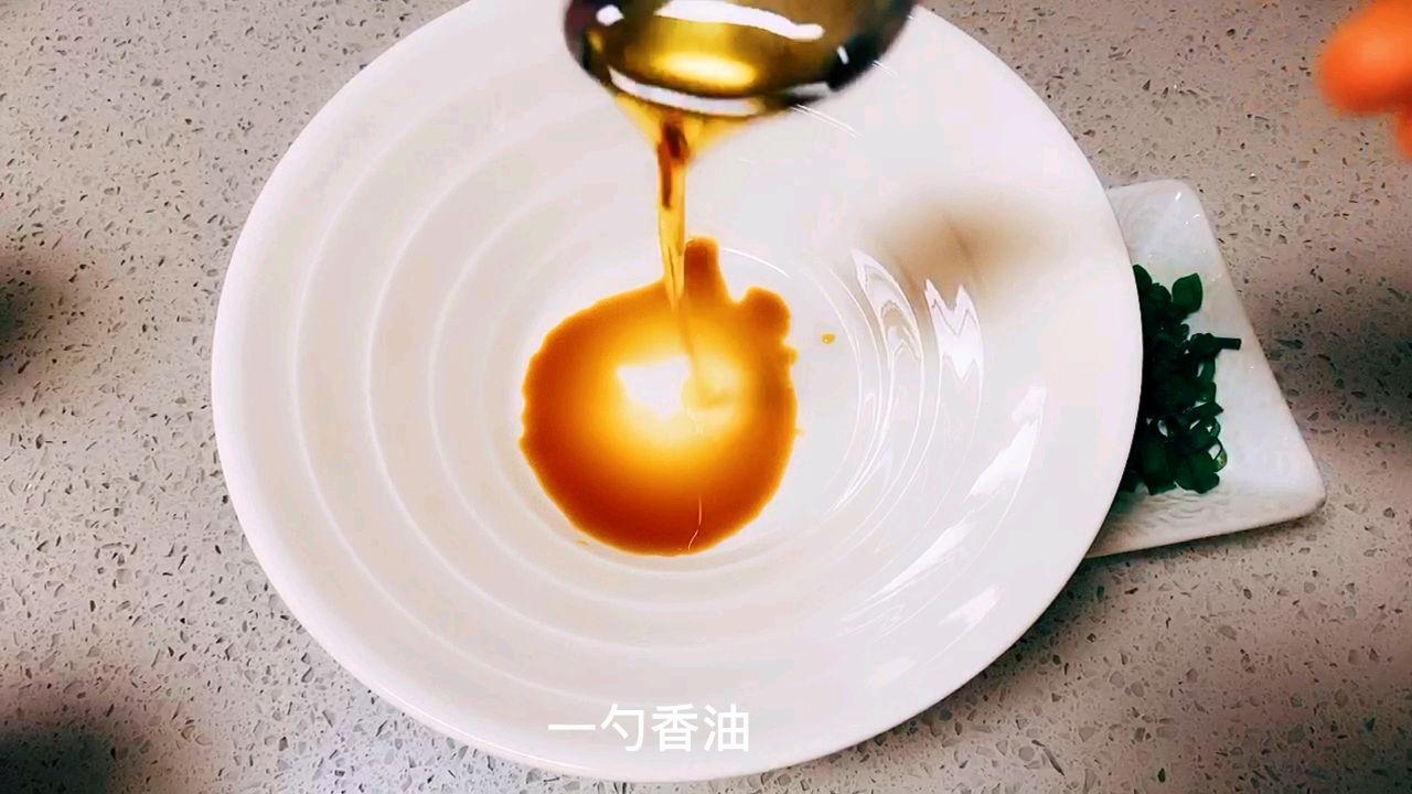 厨房小白秒会的阳春鱼面