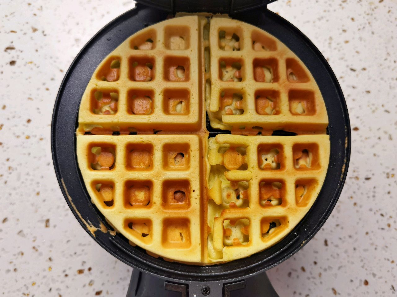 厨房小白也能完美做出的冰激凌华夫饼