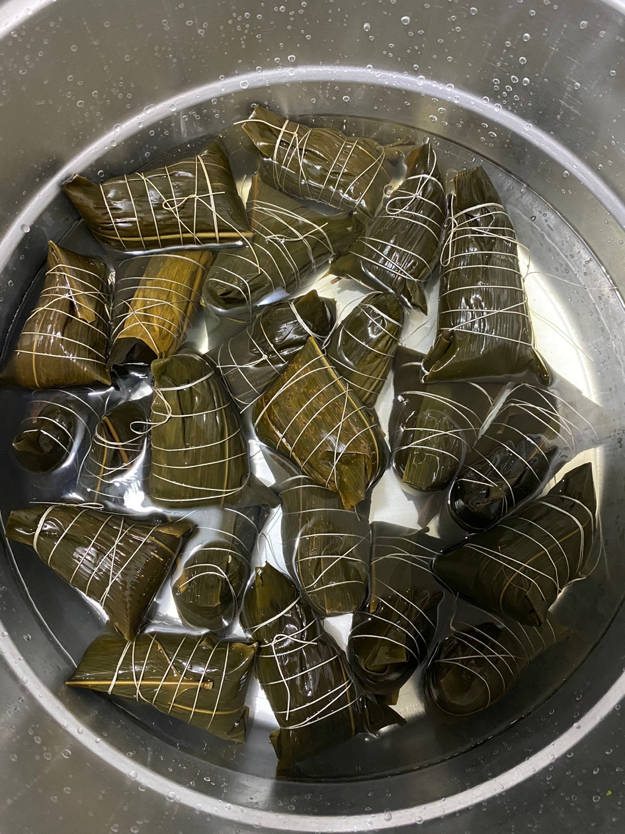 传统纯手工蛋黄鲜肉粽