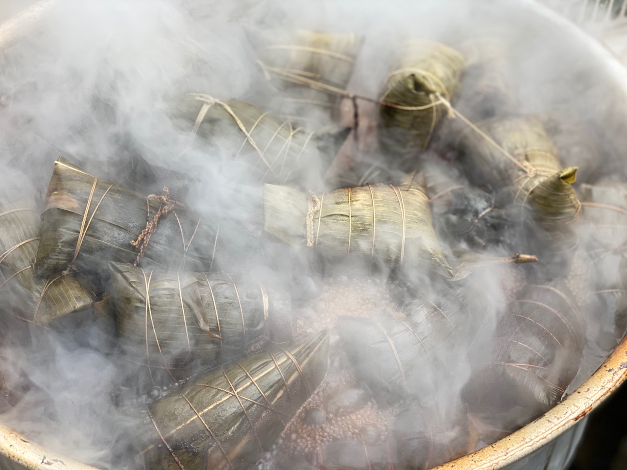 传统纯手工蛋黄鲜肉粽