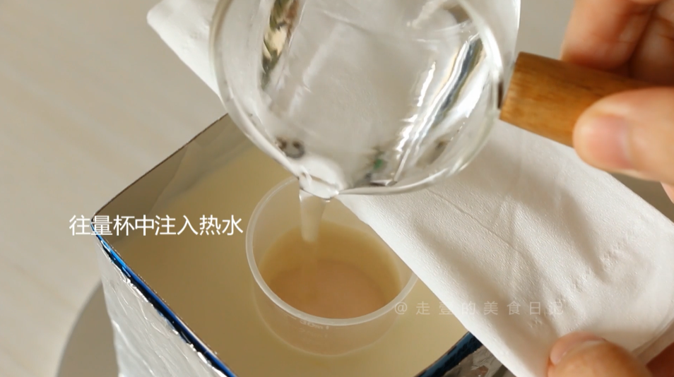 创意草莓芝士慕斯