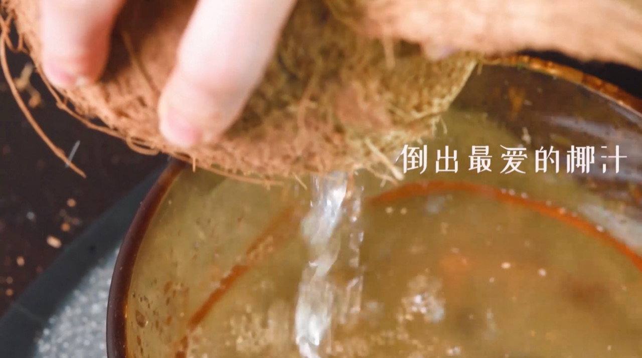 春节冬日养生的椰鸡汤
