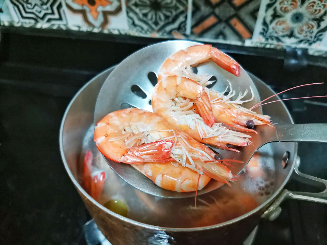 春节家宴必不可少的白灼大虾