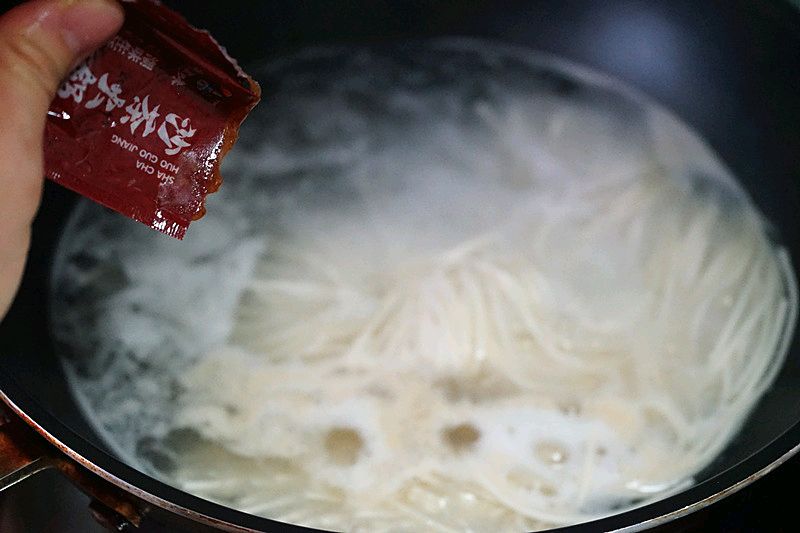 醇香可口的牛肉丸沙茶汤面
