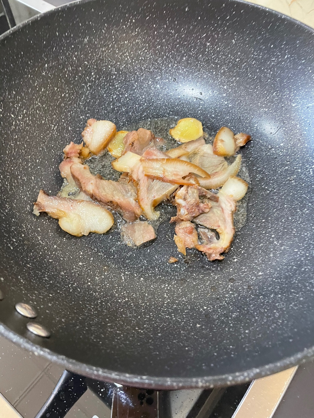 慈菇大蒜茶干炒猪头肉