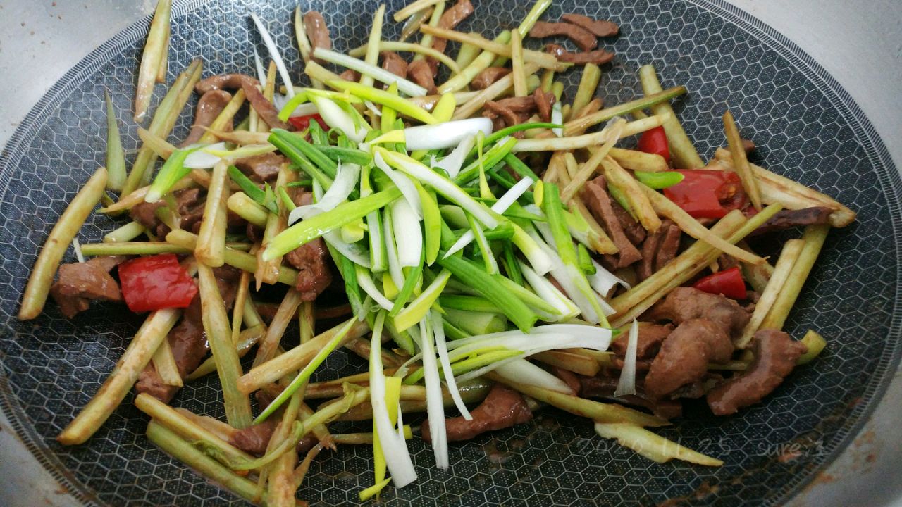 葱椒芹菜滑牛肝