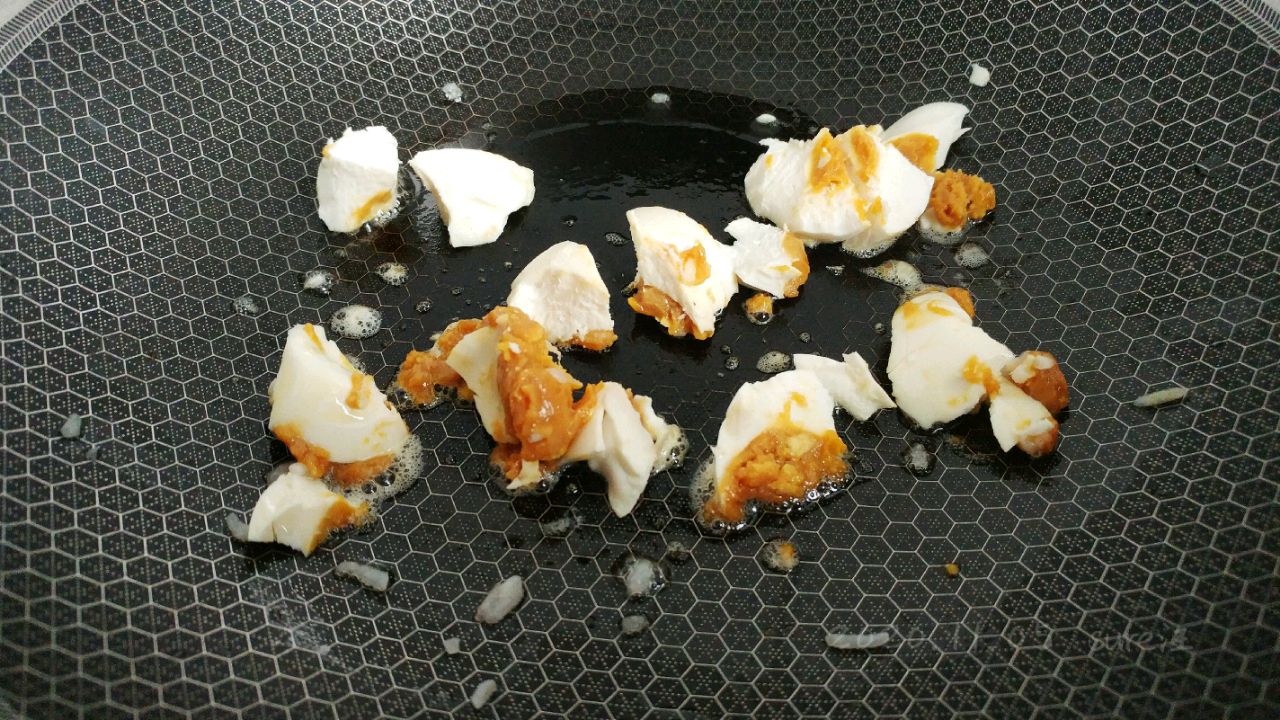 葱椒咸蛋肉炒饭