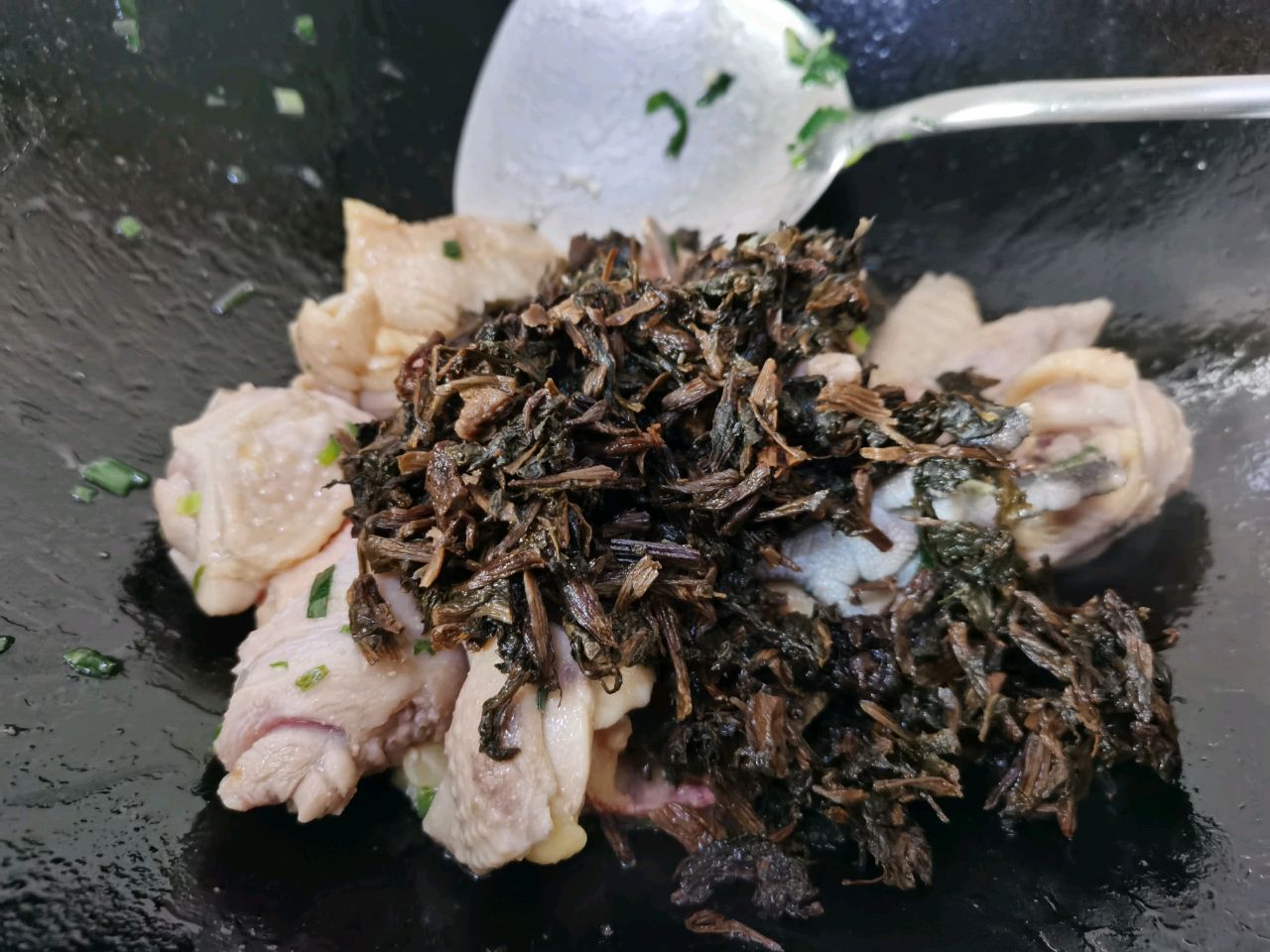 丛林中的鸡与蛋