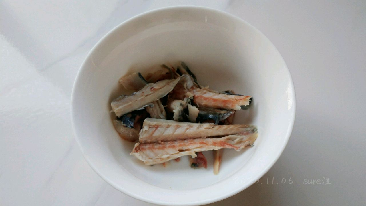 葱香鲅鱼鸡蛋面