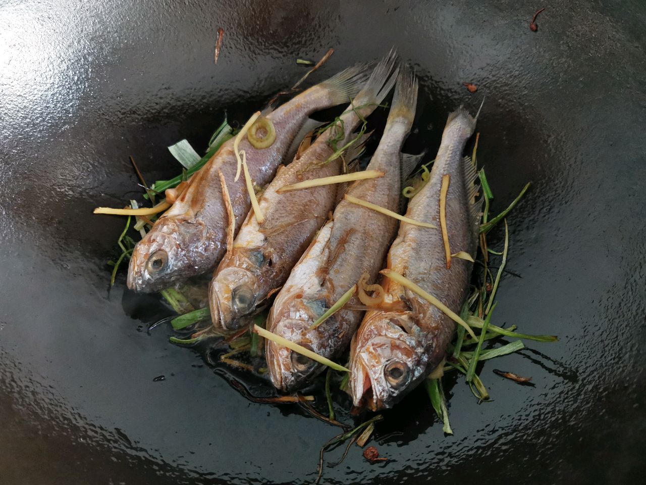 葱香干煎小黄鱼