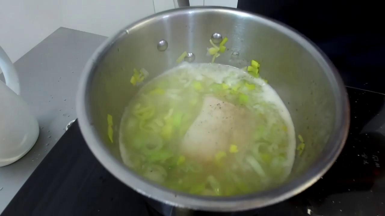 葱香柠檬大比目鱼汤