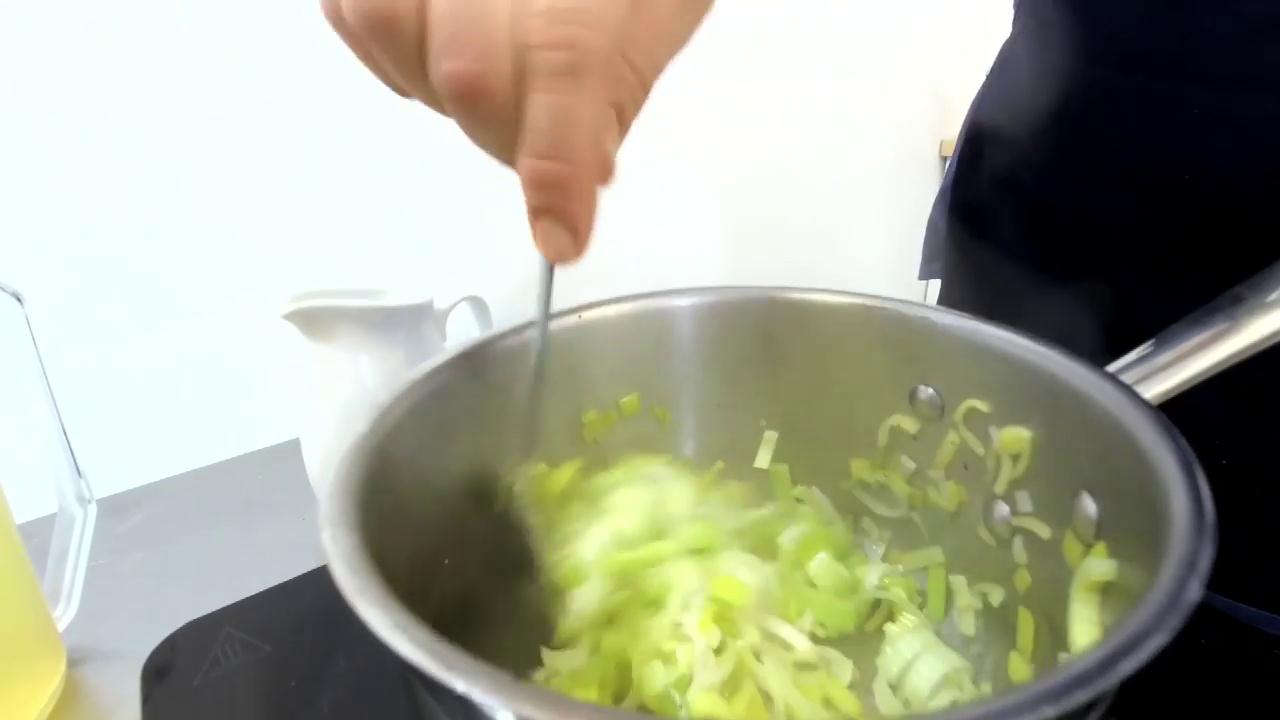 葱香柠檬大比目鱼汤