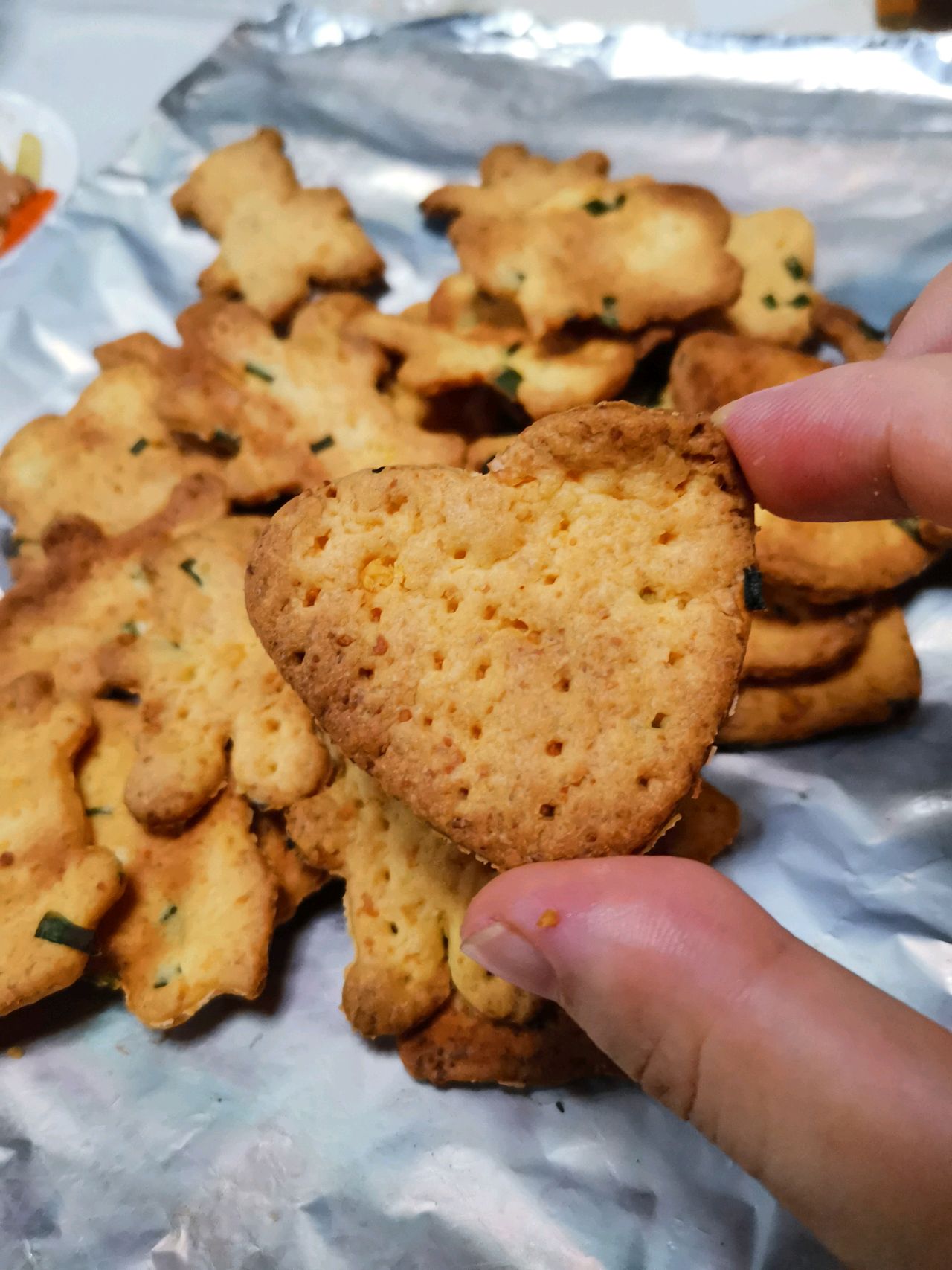 葱香酥脆的咸蛋黄饼干