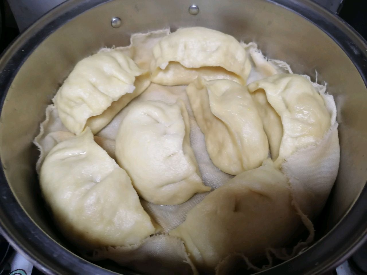 粗粮细作酸菜蒸饺