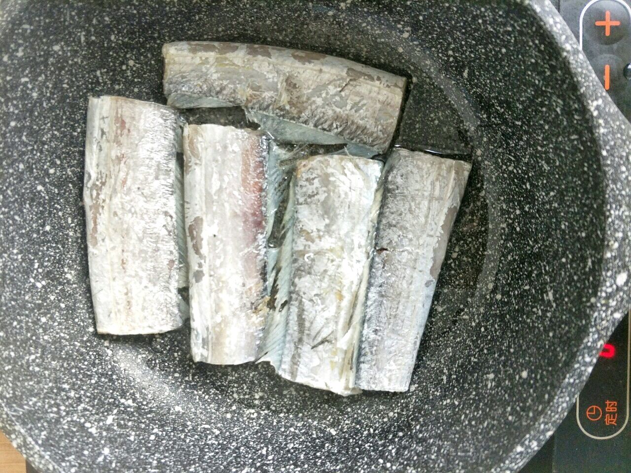 醋溜带鱼段