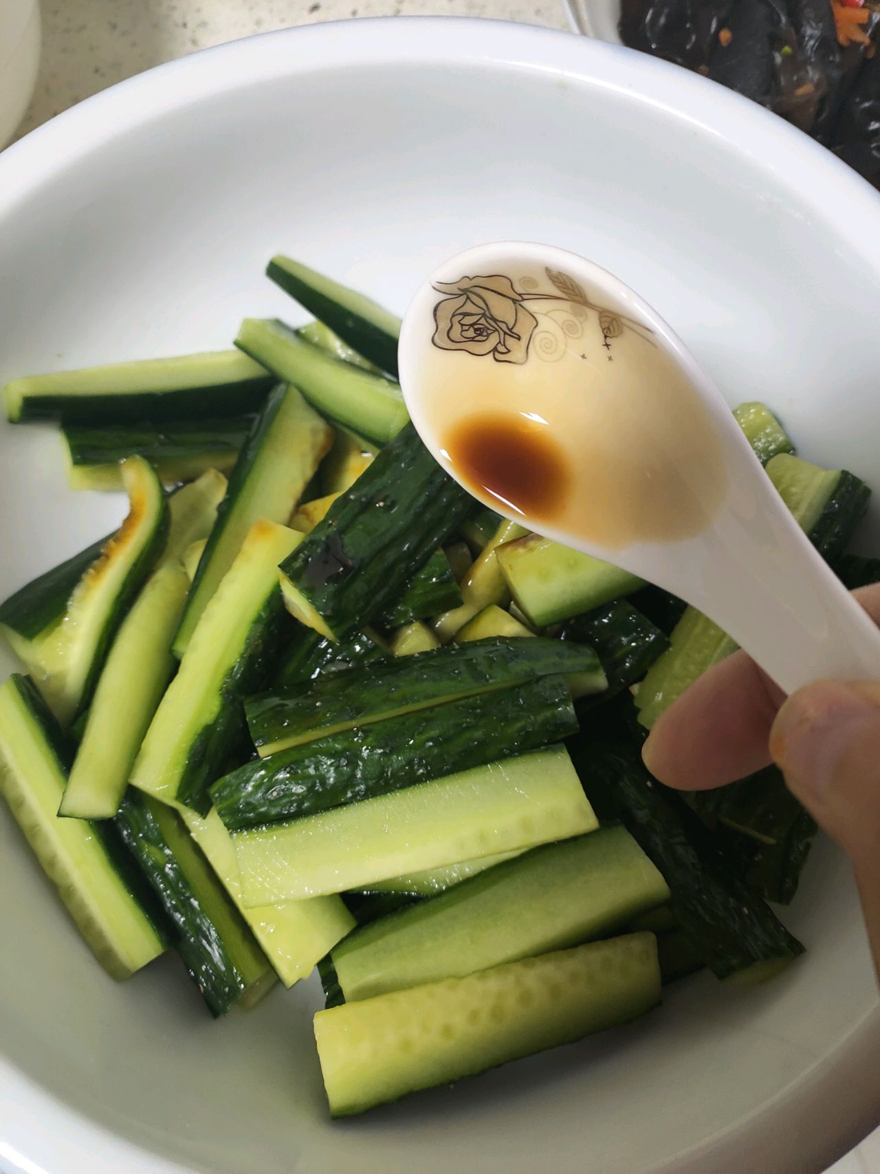 脆爽酱黄瓜