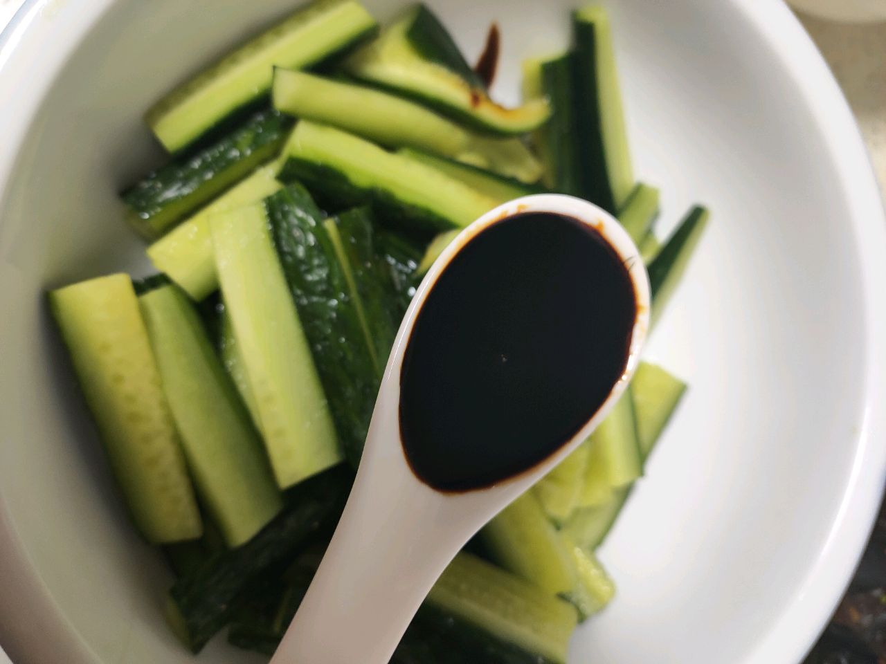 脆爽酱黄瓜