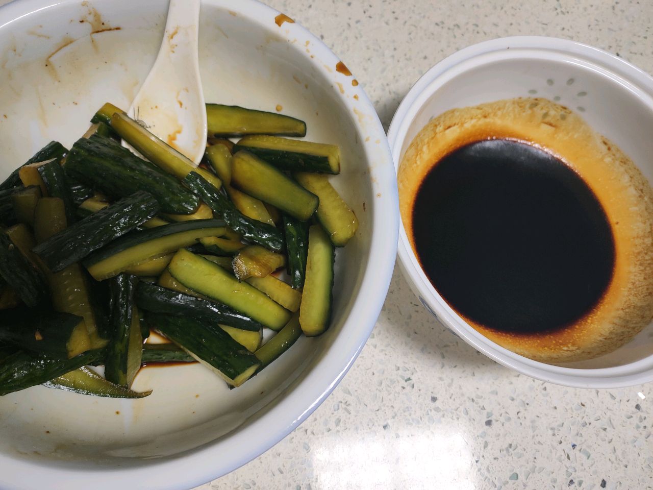 脆爽酱黄瓜