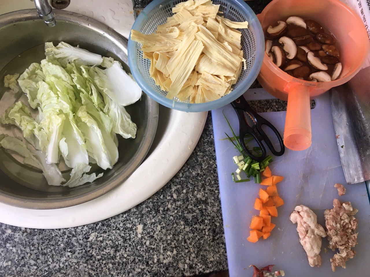 大白菜香菇腐竹炒肉