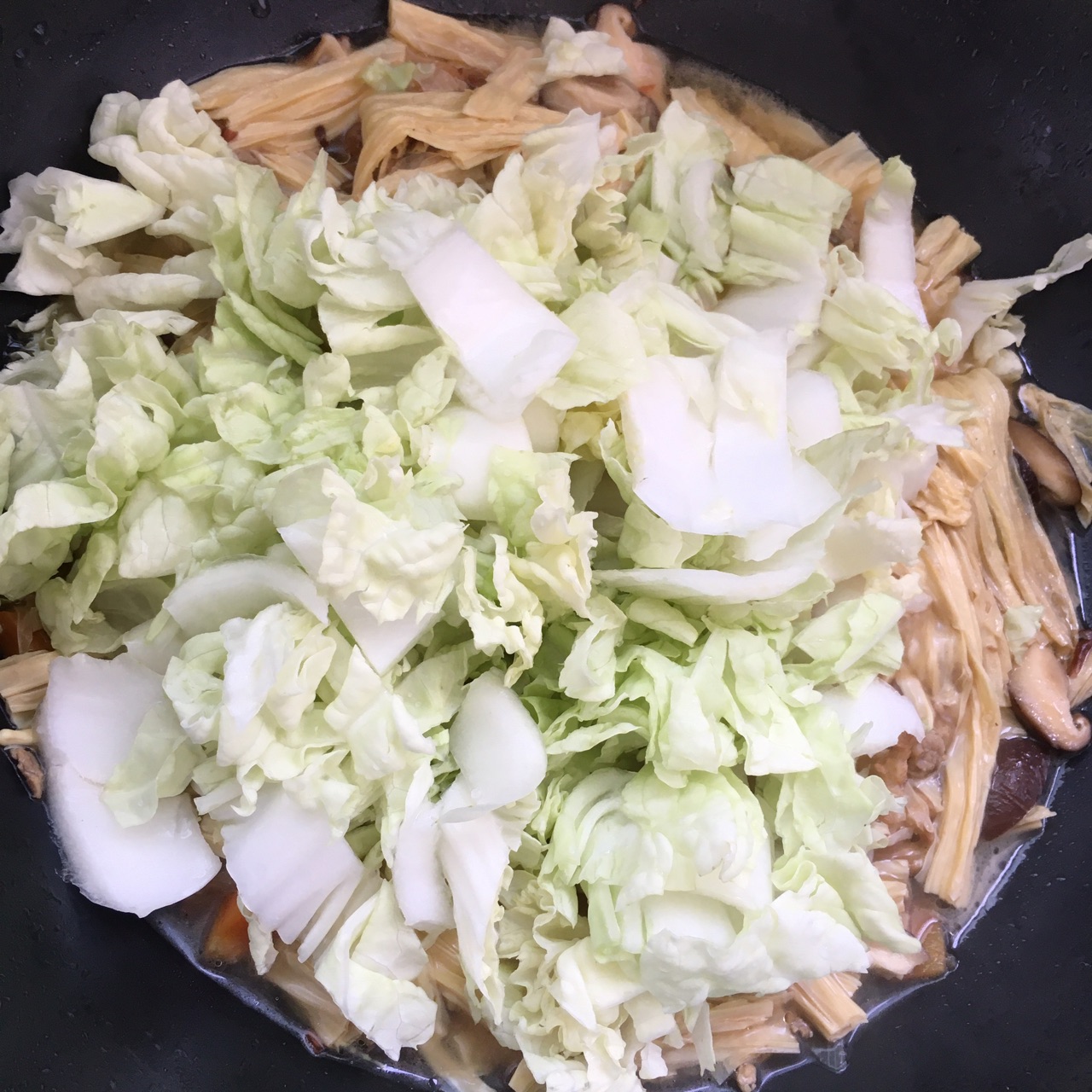 大白菜香菇腐竹炒肉