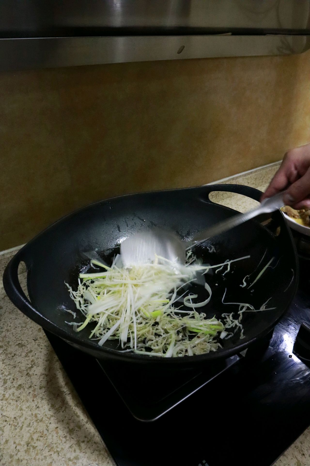 大葱豆豉银鱼丝