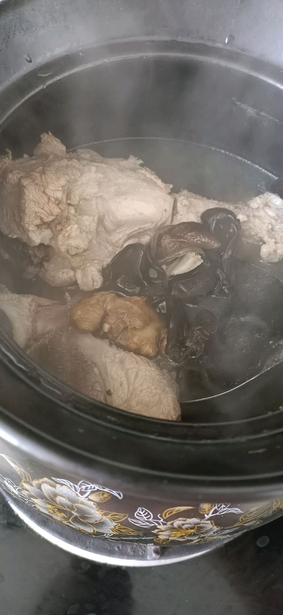 大骨炖粉条木耳