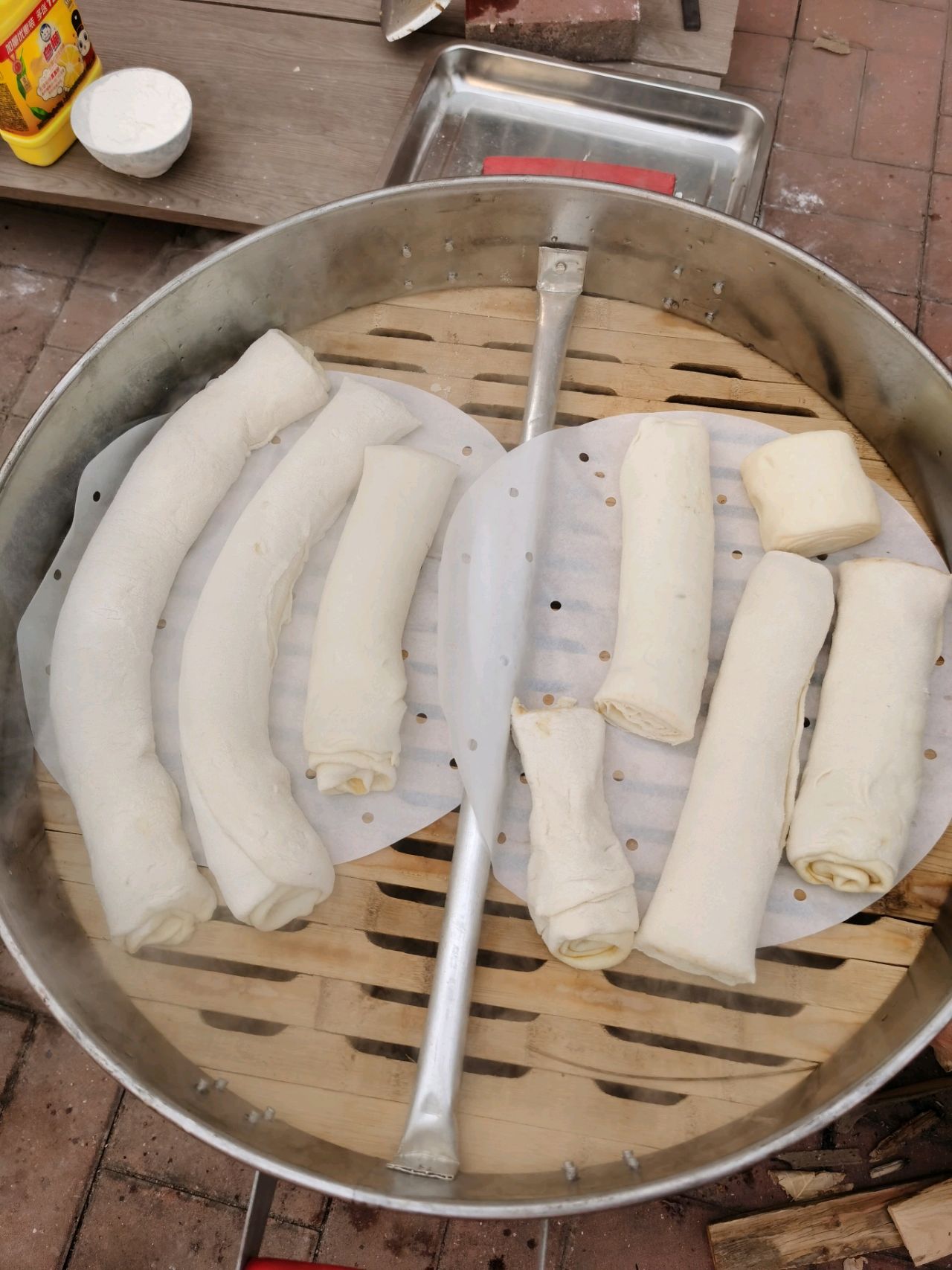 大锅熬鱼蒸卷子