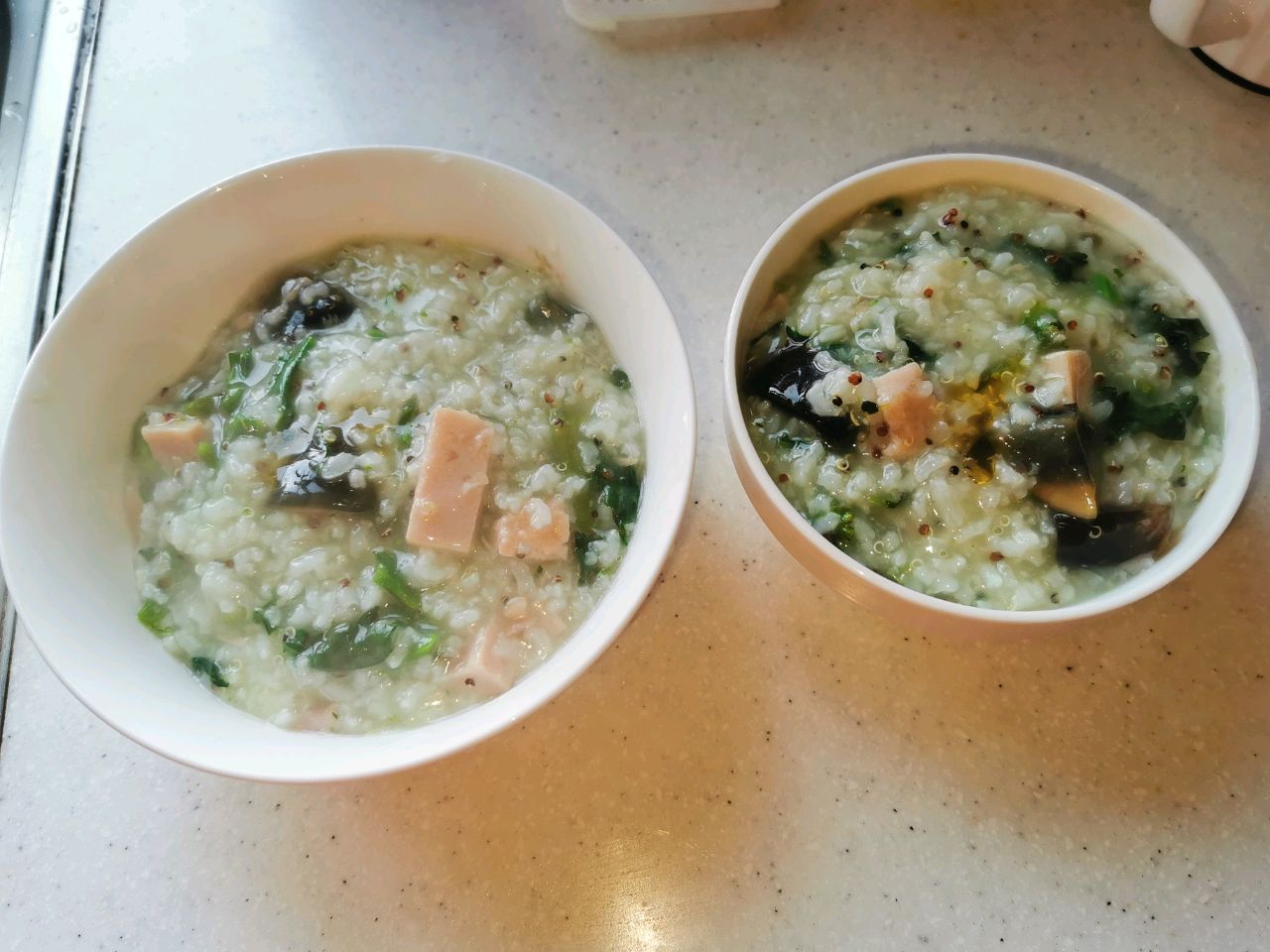淡菜皮蛋火腿藜麦粥