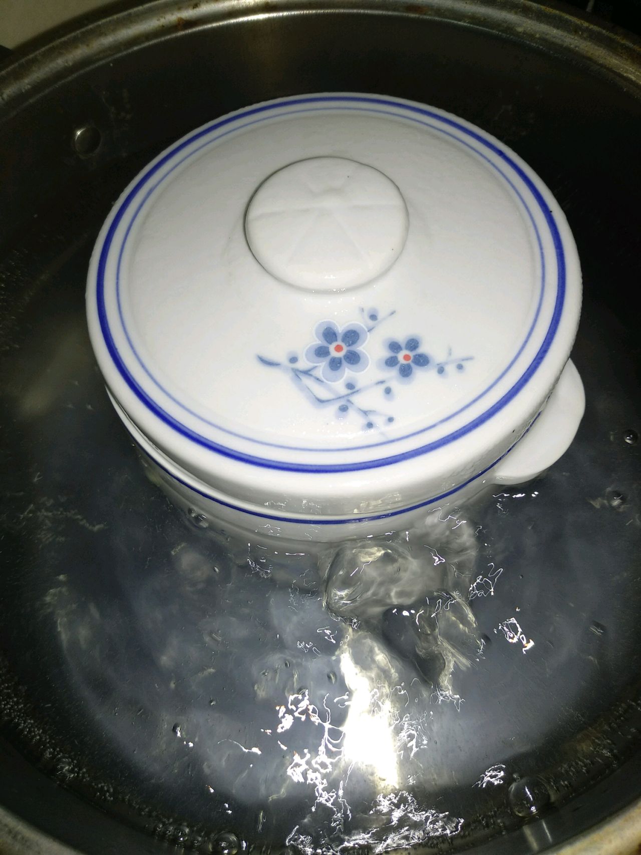 蛋花胶阿胶炖排骨汤