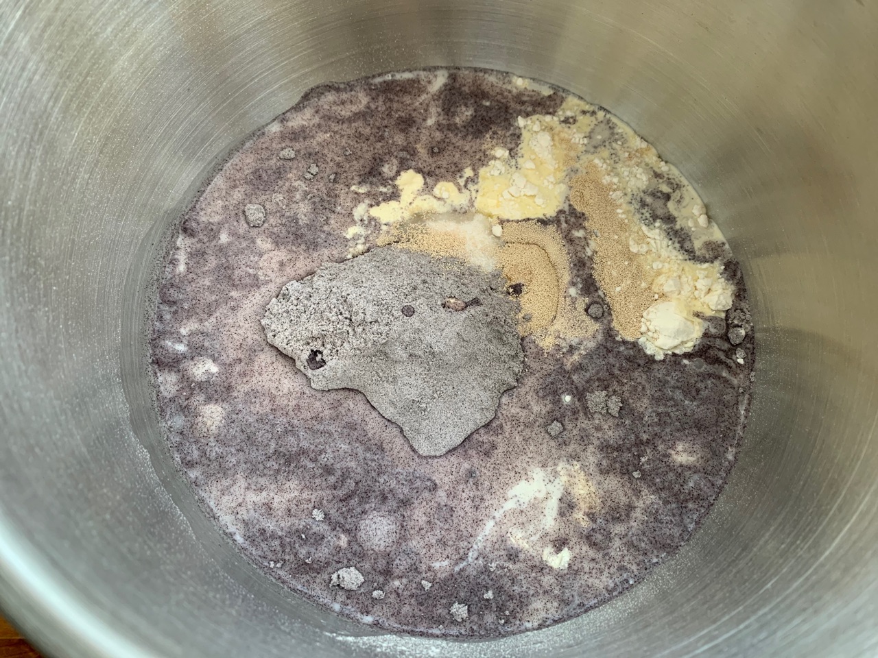 淡奶油炼乳紫米排包