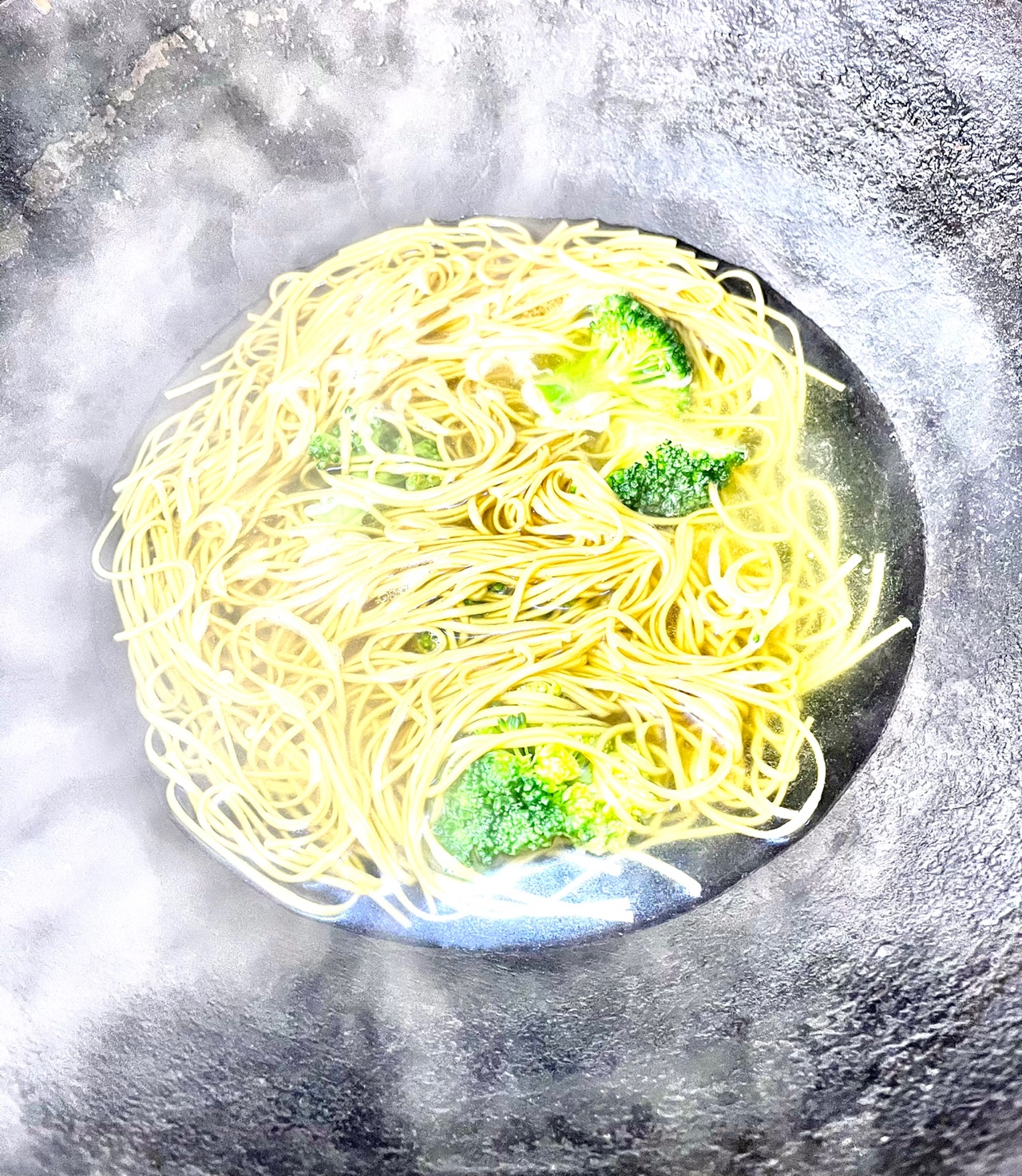 蛋西兰花汤面