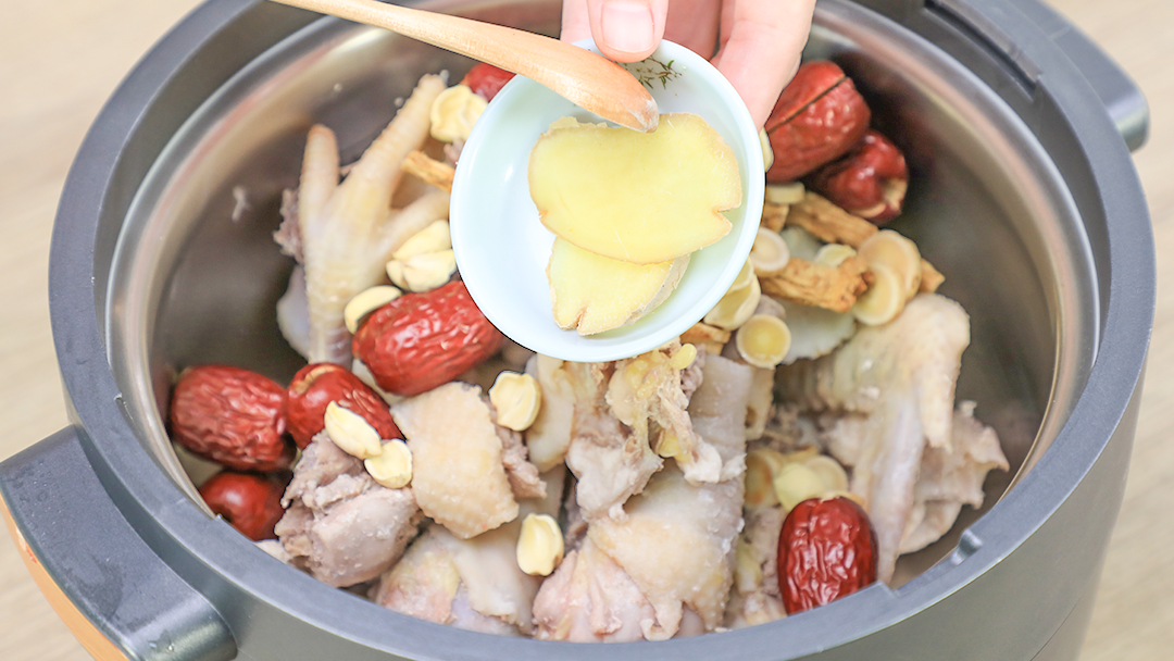 当归红枣鸡汤