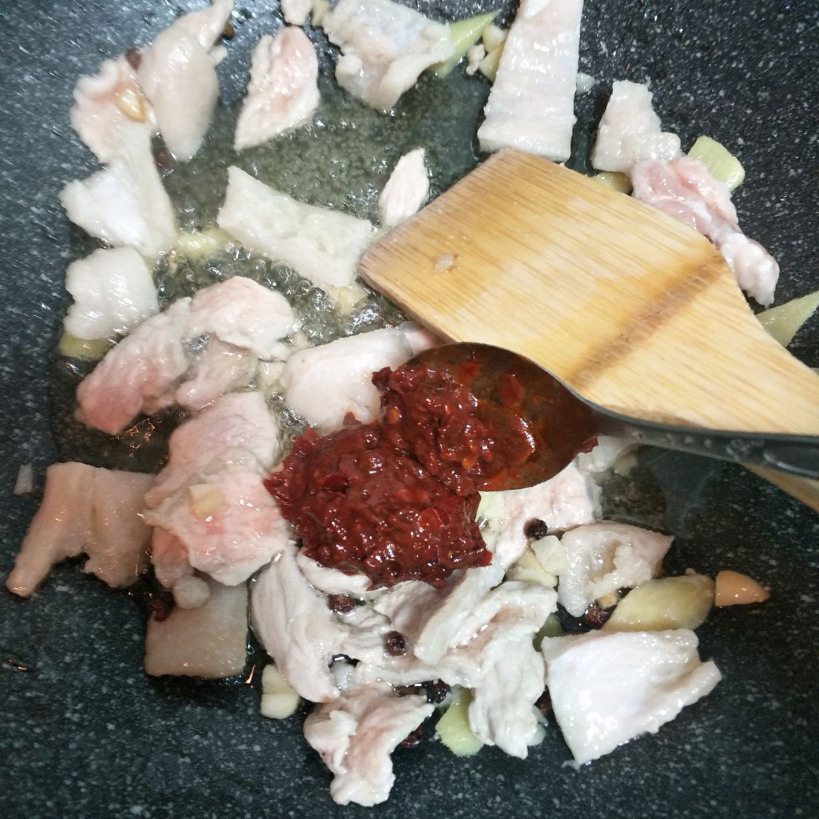 地道川菜~麻辣回锅肉