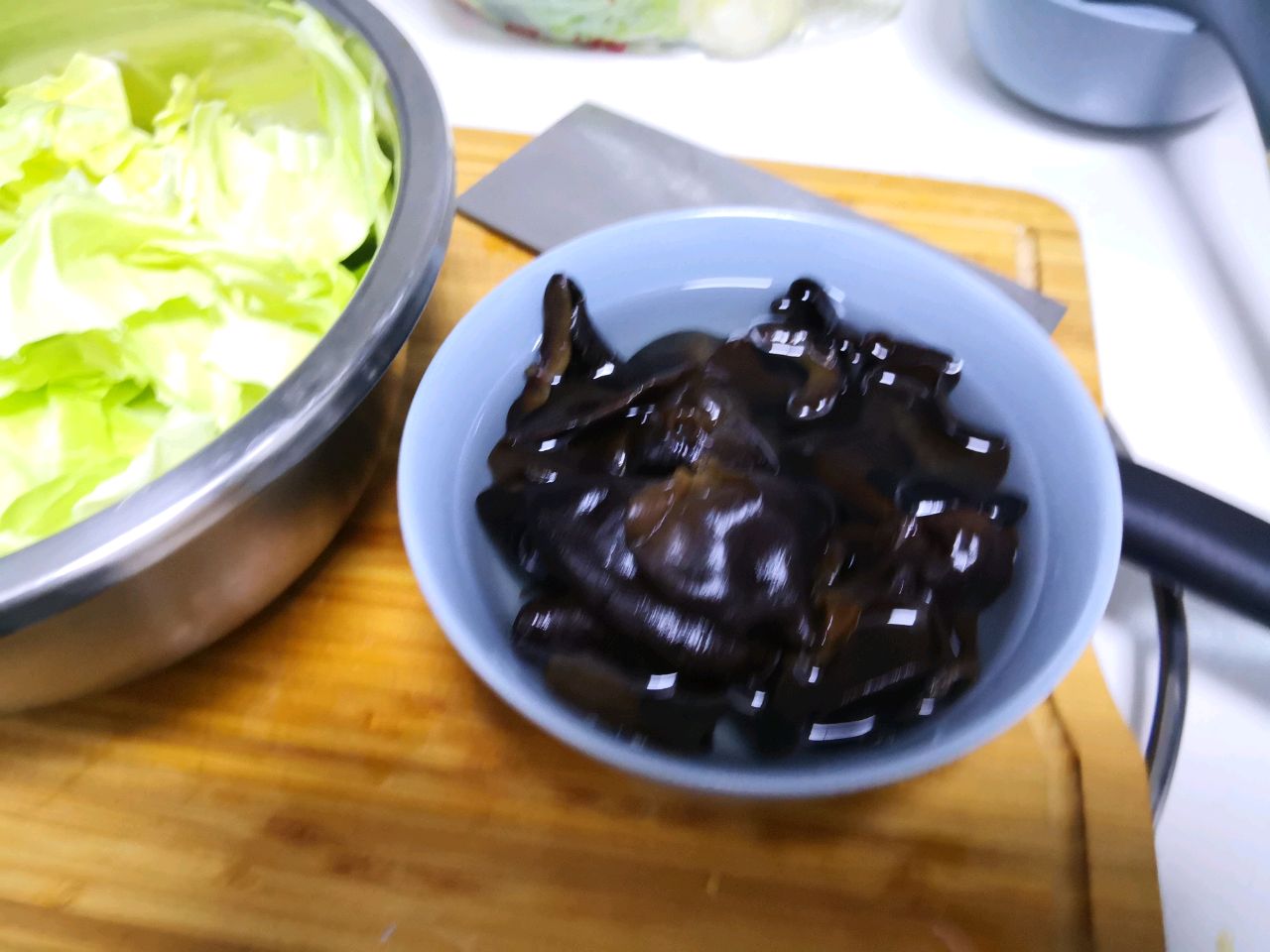 低卡美味•酱爆洋白菜炒木耳