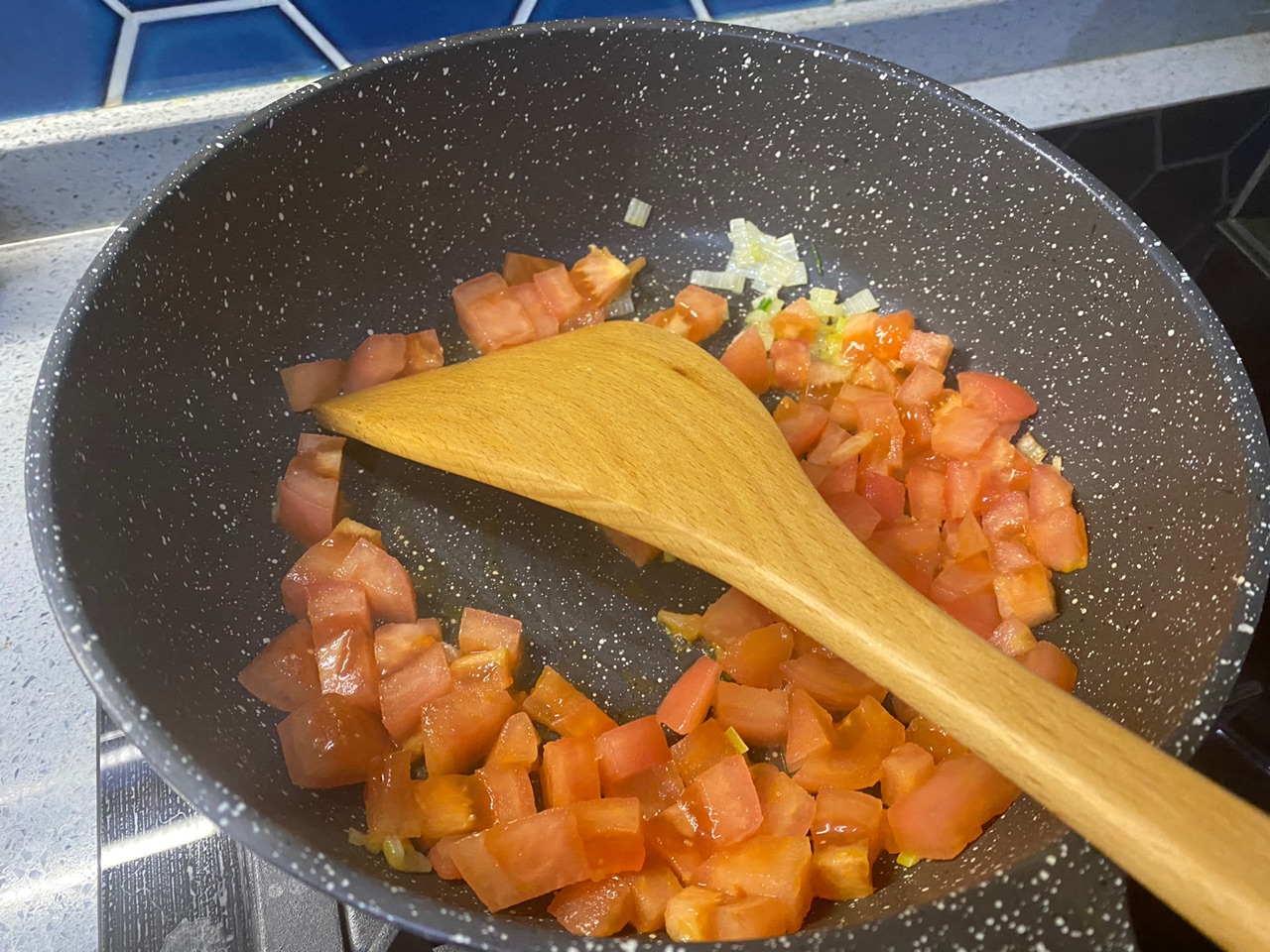 低脂饱腹｜西红柿木耳豆腐丝