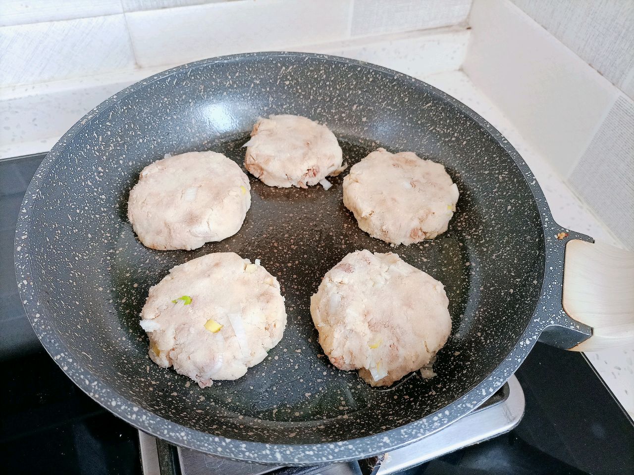 低脂健康的豆渣金枪鱼饼