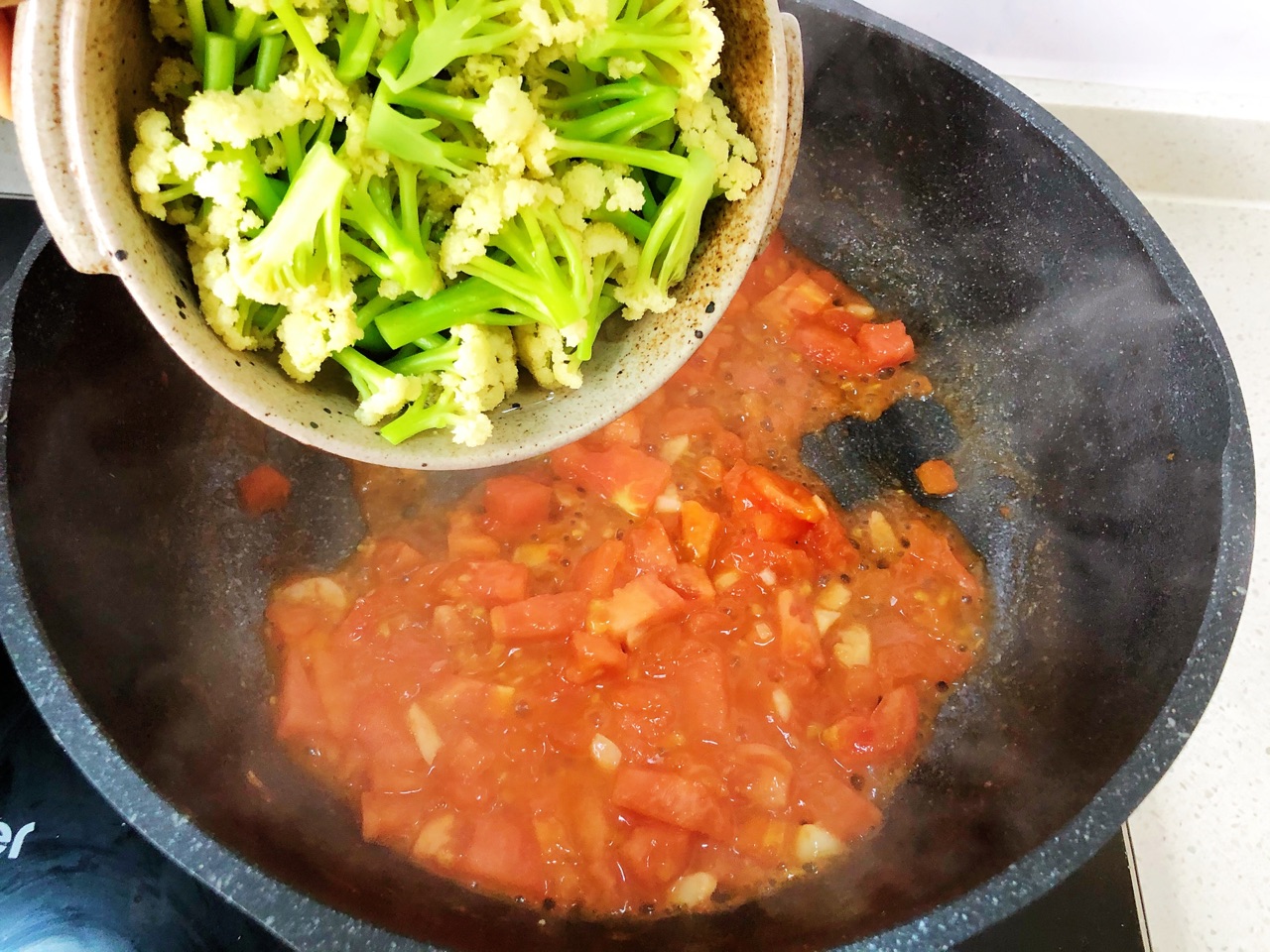 低脂美味～番茄炒花菜