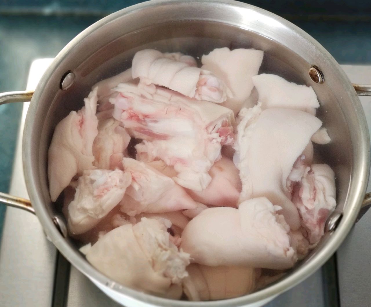 电饭煲黄豆炖猪蹄